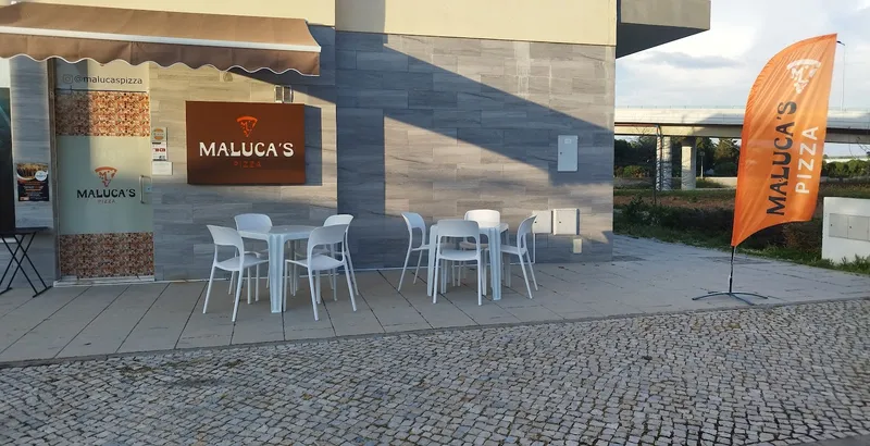 Esplanada e fachada da MaLuca's Pizza