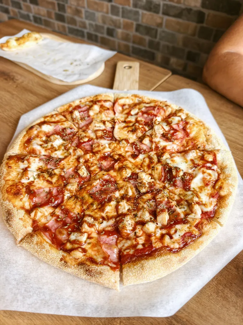 Pizza de frango com molho barbecue